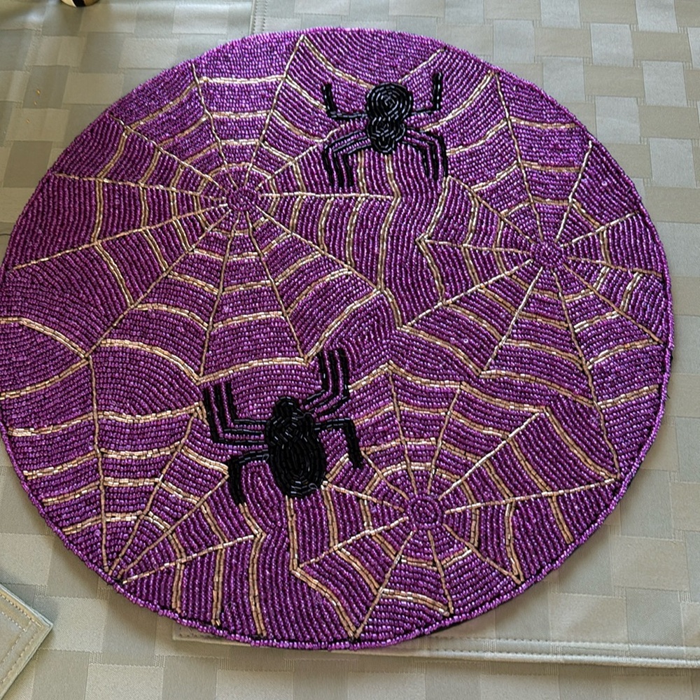 Spooky Halloween spiders spinning gold Beaded spiderweb Round Purple Placemat